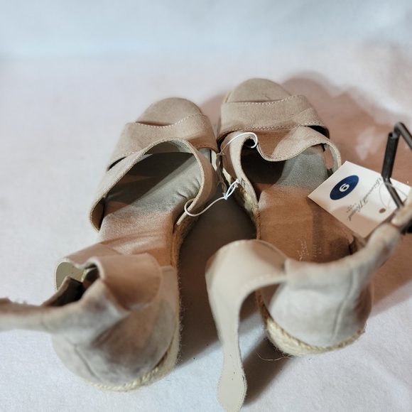 Women's Heels, Sandals, New size 9, By Universal Thread, Target. - Picture 5 of 8